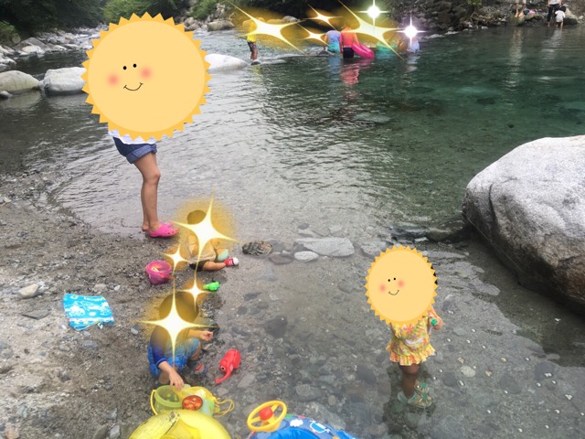 ウェルキャンプ西丹沢の天然プールで川遊び２