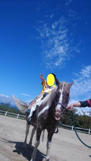 中津川ふれあい牧場でポニー乗馬体験